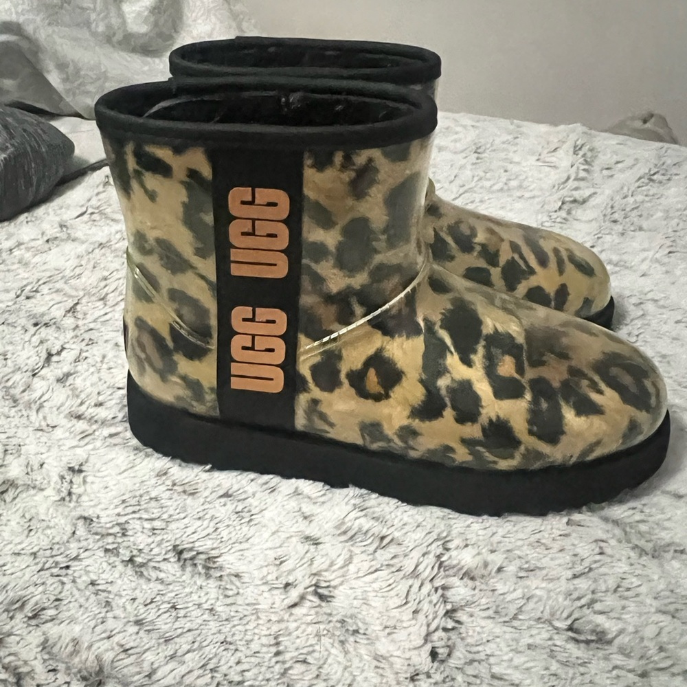 UGG (SOLD)